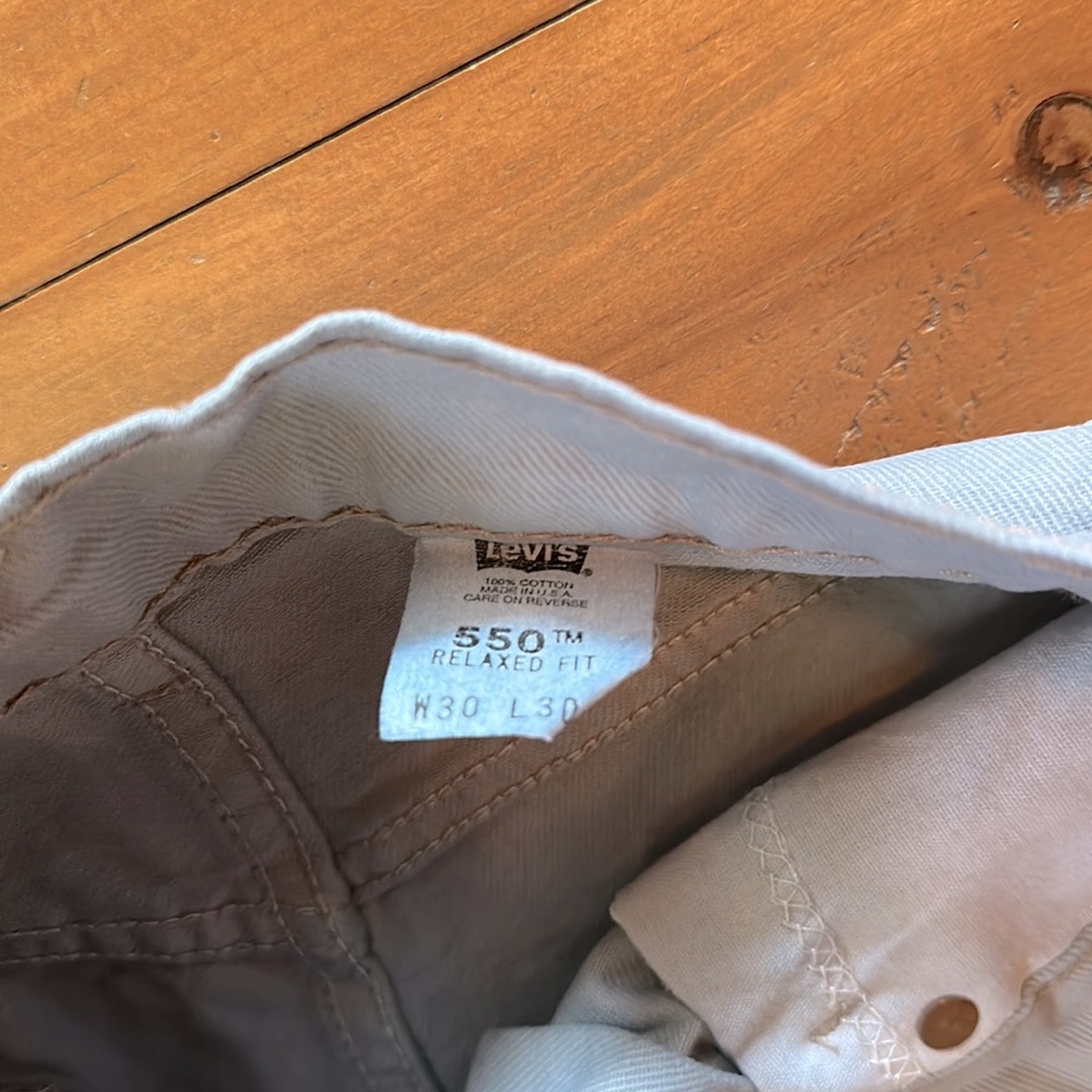Vintage Levi’s 550 denim cut off shorts. - Picture 3 of 3